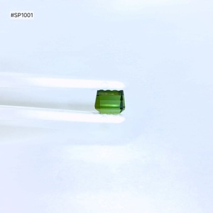พลอยทัวร์มาลีนสีเขียวอ่อน เกรด 3A รูปทรงแปดเหลี่ยม น้ำหนัก 5.30 กะรัต เจียระไนแบบเหลี่ยม  ความใสระดับดี สีธรรมชาติ สำหรับใช้ในงานออกแบบเครื่องประดับ - Product Image 5