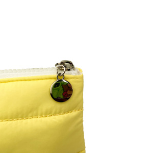 กระเป๋าเครื่องสำอางพกพาไนลอนสำหรับเดินทางพร้อมที่ปิดซิป - Product Image 3