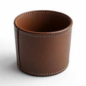 Mini-jardinière en cuir cousue main de qualité supérieure, conçue pour une décoration de table élégante, au caractère unique et à la finition raffinée - Product Image 1
