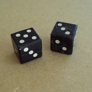 Dados de cuerno de alta calidad, únicos y de gran venta, dados de juego negros premium, accesorio de juego de estilo vintage - Product Image 1