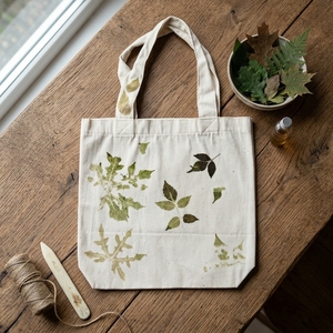 Bolsa de Mano de Lona con Estampado Botánico Indonesio Hecha a Mano, Bolsa de Compras con Estampado de Hojas Naturales, Bolso de Hombro Ecológico para Viaje - Product Image 6