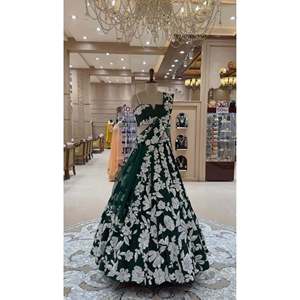 Lehenga Choli de seda verde talla M para fiesta, diseño FB, con trabajo de lentejuelas arcoíris. - Product Image 1