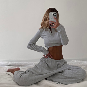 Ensemble de survêtements personnalisés pour femmes : pantalon de jogging et sweat à capuche, tenue décontractée de haute qualité, deux pièces avec poches latérales robustes - Product Image 4