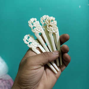 Épingle à cheveux en os de buffle blanc naturel, sculptée à la main, accessoire de coiffure design au meilleur prix - Product Image 4