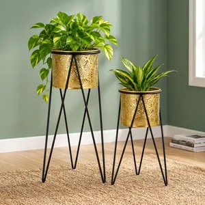Juego de 2 Macetas de Metal Dorado con Filigrana y Soportes de Trípode Negros, Macetas Decorativas para Jardín Interior, Sala de Estar, Dormitorio - Product Image 4