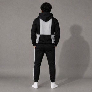 Ensemble de survêtement pour homme noir et gris clair avec sweat à capuche et pantalon de jogging à empiècements latéraux pour le streetwear - Product Image 3