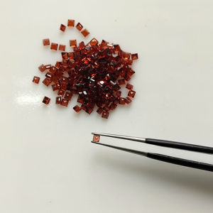 Granate Rojo Natural de 2MM, Corte Cuadrado Escalonado, Gema Suelta de la Mejor Calidad para Joyería - Product Image 3