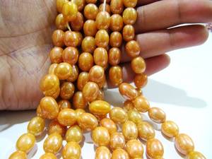 Perles ovales en quartz mystique teinté jaune, revêtement saphir, brin de 8 pouces - Product Image 3