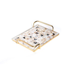 Bandeja Rectangular de Resina y Madera Hecha a Mano Imperial Crafted Home, Plato Decorativo Geométrico Moderno para Servir Alimentos con Asa para el Hogar - Product Image 1