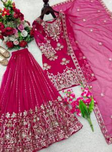 Ensemble prêt-à-porter entièrement cousu avec haut en organza brodé de sequins, bas Sharara et dupatta - Product Image 5
