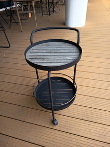 Chariot de rangement moderne à 2 niveaux en métal avec roulettes et lattes en PS pour intérieur et extérieur - Product Image 3