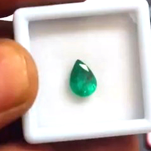 Émeraude naturelle zambienne de qualité supérieure, taille poire 8x6mm, 1,0 carat, Iroc Sales, pierre précieuse ovale non montée pour bague - Product Image 1