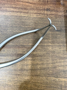 Retracteur manuel MayoMed en acier inoxydable de haute qualité, à une seule pointe acérée, instrument chirurgical - Product Image 3
