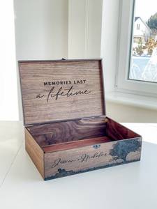 Boîte de rangement en bois massif de luxe, faite à la main, écologique, personnalisable, gravée sur mesure, pour montres et bijoux - Product Image 1