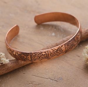 Brazalete Magnético de Cobre Sólido con Grabado de Tendrículas en Espiral, Joyería Metálica de Moda con Diseño Exquisito - Product Image 5