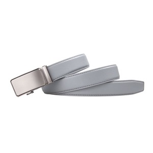 Cinturón de cuero genuino para hombre con hebilla automática y logotipo personalizado, cinturón de cuero de buena calidad y cómodo para hombre - Product Image 1
