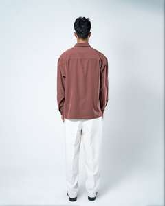 เสื้อเชิ้ตผู้ชายคอจีนทรงโอเวอร์ไซส์ แขนยาว ผ้าฝ้ายสีพื้น ติดกระดุม สไตล์ลำลอง พร้อมลายพิมพ์นูน รับผลิตแบบ OEM/ODM - Product Image 3