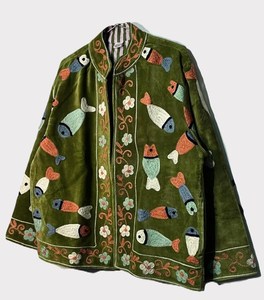 Veste Suzani en velours respirant faite à la main, broderie florale bohème, vêtement de festival pour femme, manteau court bohème, cadeau en velours - Product Image 4