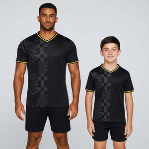 Ensemble d'uniformes de football personnalisés de haute qualité, nouveau design, directement de l'usine, kit d'uniformes de football vierges pour adultes avec impression par sublimation intégrale - Product Image 3