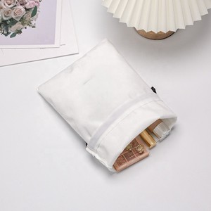 Sacs d'emballage en coton à cordon de serrage imprimés sur mesure, écologiques, lavables, réutilisables, résistants à l'eau, durables pour un usage domestique - Product Image 2