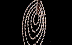 Colgante nupcial de diamante cultivado en laboratorio con diseño de hoja en espiral |   Joyería Fina Moderna y Elegante para Mujer |   Joyería Contemporánea para Uso Diario - Product Image 3