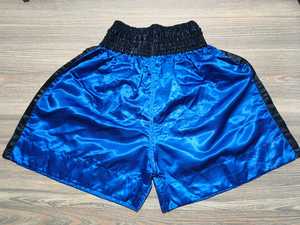 Shorts de Muay Thai de haute qualité avec tissu à séchage rapide, coupe ample et fentes latérales flexibles pour une meilleure mobilité, service OEM disponible. - Product Image 4