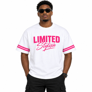 Camiseta Cosh International Premium con Estampado Personalizado, Diseño Gráfico con Letras en Blanco y Rosa, Camiseta Oversize de Algodón Estilo Urbano - Product Image 4