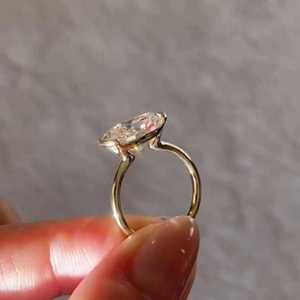 Anillo de diamante ovalado de 2.02 quilates cultivado en laboratorio para mujer, platino, moderno, con engaste de media montura, regalo de compromiso para ella y para ti. - Product Image 3