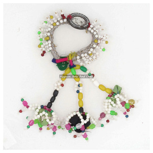 Bracelet de bras Banjara perlé avec pompons, style ethnique tribal, pour costume de danse du ventre, bracelets gitanes antiques, authentique tribal Banjara - Product Image 1