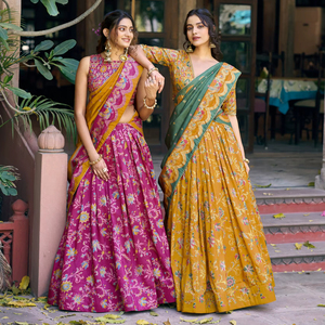 Lehenga Choli con Estampado Floral Rosa y Dupatta Transparente, Motivos de Rosas Rosadas, Elegante Traje Festivo para Bodas, Conjunto Premium para Mujer - Product Image 1