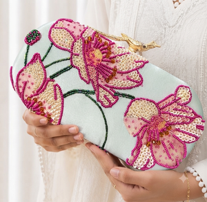 Bolso de Mano Tipo Clutch Casual de Alta Calidad con Bordado Floral de Media Luna y Perlas para Novias y Bodas - Product Image 5
