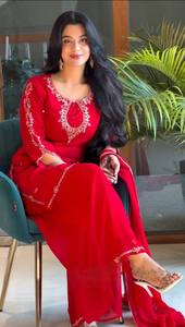 Ensemble Salwar Kameez Traditionnel Brodé en Coton Rouge pour Femme, Col Rond, Manches Trois Quarts, Longueur Entière, Coupe Classique, Élégant - Product Image 4