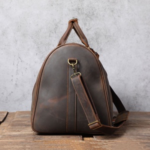 Bolsa de viaje de fin de semana de cuero moderna con un aspecto elegante y práctico almacenamiento, bolsa de lona con cremallera, elegantes bolsas de viaje de cuero. - Product Image 3
