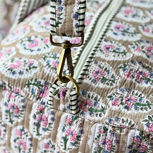 Floral Printed Quilted Duffle <b>Bag</b> With Striped Handles Zipper Closure Large Capacity Weekender Travel <b>Bag</b> - Product Image 4