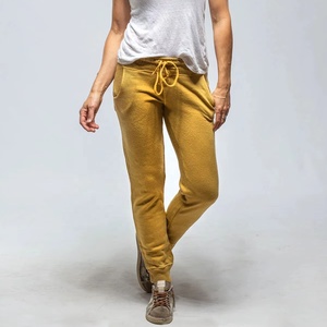 Pantalones de chándal de felpa 100% algodón personalizados, de peso pesado, con lavado ácido vintage, para hombre, de corte oversize, pierna ancha, holgados, desgastados y con pedrería - Product Image 1