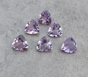 Ametyste Naturelle de Qualité, Forme Trillion, Taille Facettée, Calibrée, Vente en Gros, Pierre Précieuse Non Montée pour Bijoux - Product Image 1