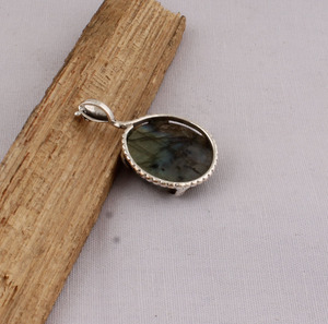 Colgante Redondo de Labradorita Hecho a Mano con Engaste de Plata de Ley 925, Estilo Bohemio Vintage, Piedra Brillante en Forma de Lágrima, Collar de 18 Pulgadas - Product Image 6