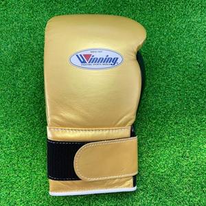Gants de boxe Muay Thai en cuir de vachette véritable avec logo personnalisé de qualité supérieure, nouveau modèle avec sangles de maintien, pour le sparring - Product Image 3