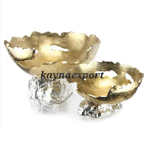 Grand saladier de cuisine moderne en aluminium poli plaqué or, écologique, pour le lavage des légumes, le service des fruits et les mariages - Product Image 5