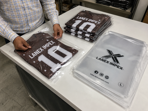 ชุดยูนิฟอร์มอเมริกันฟุตบอลแบบกำหนดเองสำหรับผู้ชาย สีน้ำตาล พิมพ์ลายแบบ Sublimation ชุดฝึกซ้อม ระบายอากาศได้ดี ผลิตจากผ้าโพลีเอสเตอร์ พร้อมกางเกง  บริการ OEM - Product Image 5