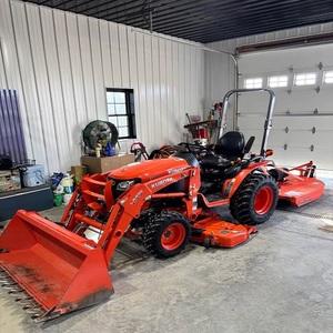 Tracteur compact Kubota B2601 4x4, moteur diesel, équipement agricole, petit tracteur agricole avec chargeur frontal et tondeuse - Product Image 2