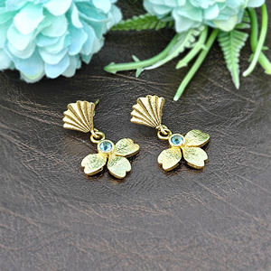 ต่างหูแฟชั่นทรงดอกไม้ประดับควอตซ์สีน้ำเงินทรงกลมเล็กๆ ต่างหูแบบห้อยชุบทอง 18k น้ำหนักเบา ดีไซน์สวย - Product Image 5