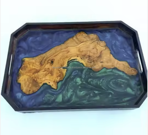 Acabado de bandeja de servicio de madera y resina epoxi artesanal para una elegante bandeja de servicio de alojamiento - Product Image 1