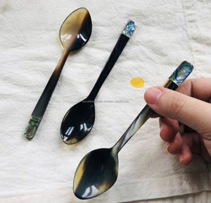 Cuchillería de Cocina Hecha a Mano con Cuerno de Búfalo Natural, Incluye Cucharas de Cuerno, Tenedores de Cuerno y Cuchillos de Cuerno - Product Image 3