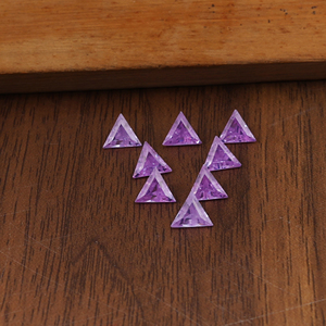 Piedras Preciosas Sueltas de Circonio Sintético con Corte Triangular en Morado, Amarillo, Rojo y Negro para la Fabricación de Joyas - Product Image 6