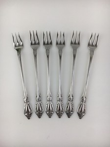 Couverts Oneida Raphael Distinction Deluxe HH en acier inoxydable USA - Votre choix de fourchettes à dîner, cuillères à café, fourchettes à cocktail et plus encore - Product Image 1