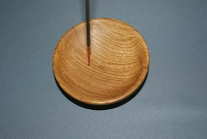 Support d'encens artisanal en bois de chêne massif, bol rond, cendrier, décoration minimaliste zen pour table, art décoratif - Product Image 5