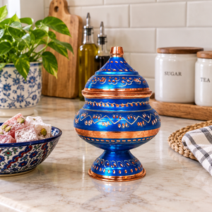 Urna Decorativa de Cobre Azul con Tapa y Patrón Tradicional Grabado, Base con Pedestal para Decoración de Hogar de Lujo, Venta al Por Mayor, Exportación B2B - Product Image 2