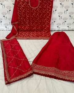 "Blooming Chinon Gharara con Palazzo completamente cosido, interior de seda crepé y Codding Jari Dori con bordado de secuencia" - Product Image 2