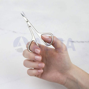 Tijeras para uñas y cutículas de acero inoxidable con hoja curva y anillos simétricos para los dedos, para manicura y cuidado personal - Product Image 4